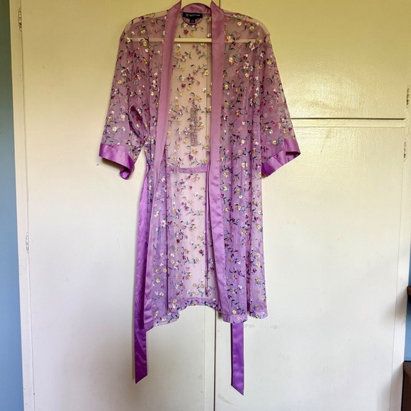 INC International Concepts Lavender Floral Embroidered Sheer Robe Size Small - Picture 2 of 12